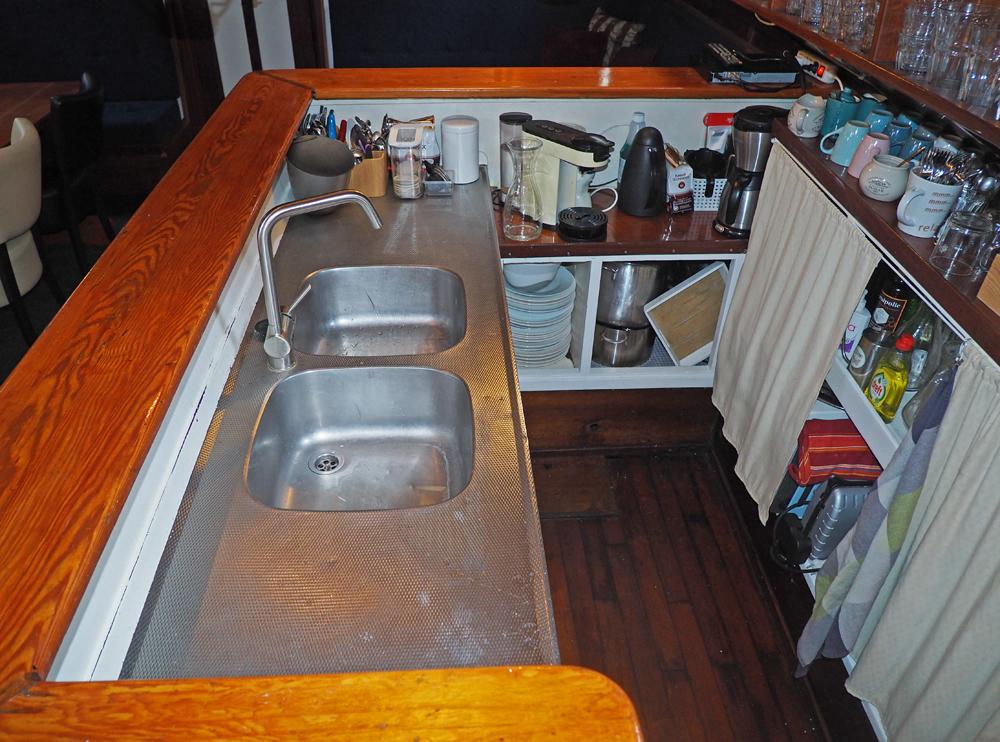 Saloon, Accommodation